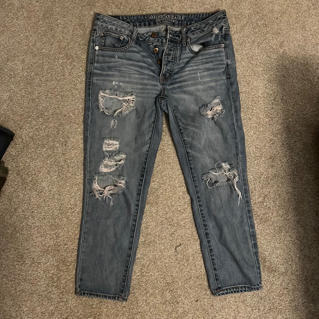 American Eagle Boy Crop (6) Distressed Jeans